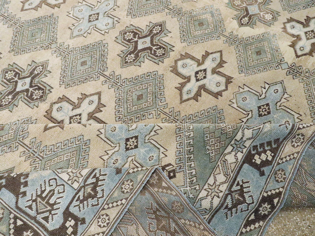 Vintage Room Size Anatolian Carpet, No.30564 - Galerie Shabab