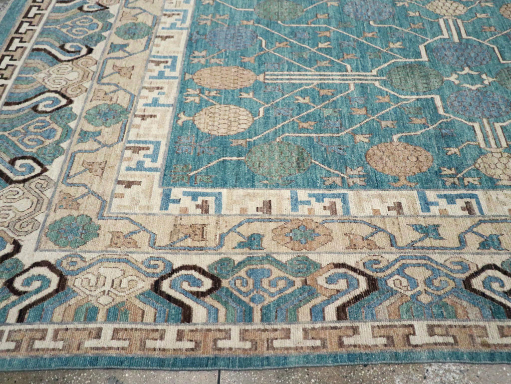 Modern Room Size Khotan Carpet, No.30568 - Galerie Shabab