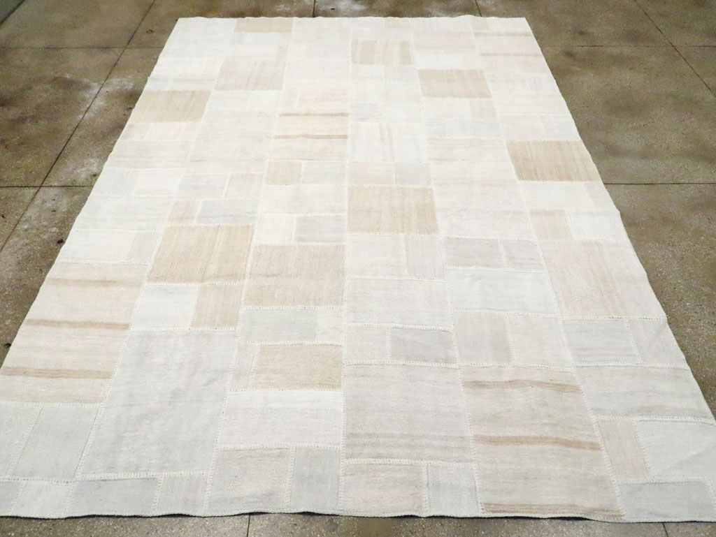 Modern Turkish Flatweave Kilim Room Size Carpet, No.30578 - Galerie Shabab