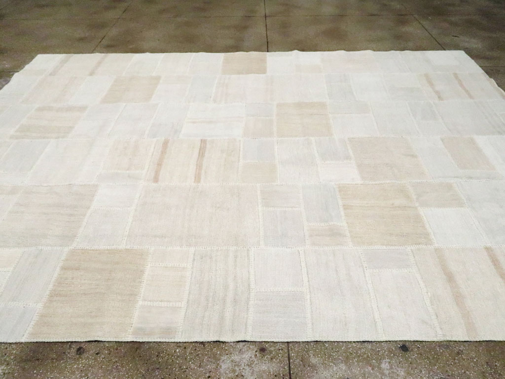 Modern Turkish Flatweave Kilim Room Size Carpet, No.30578 - Galerie Shabab