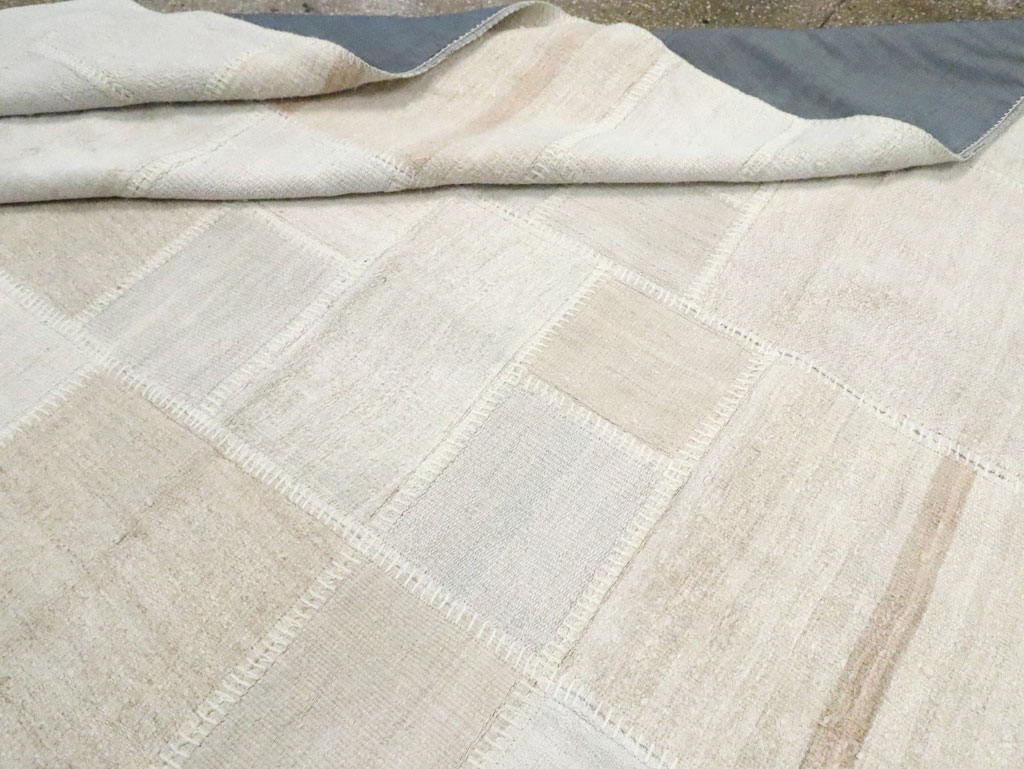 Modern Turkish Flatweave Kilim Room Size Carpet, No.30578 - Galerie Shabab