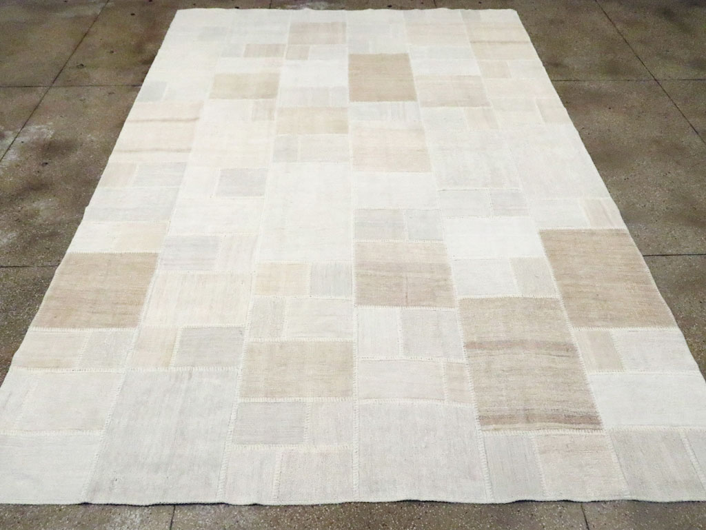 Modern Turkish Flatweave Kilim Room Size Carpet, No.30582 - Galerie Shabab