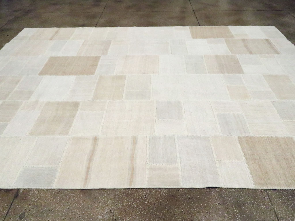 Modern Turkish Flatweave Kilim Room Size Carpet, No.30582 - Galerie Shabab