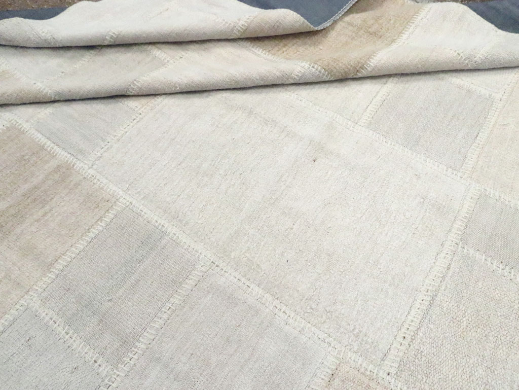 Modern Turkish Flatweave Kilim Room Size Carpet, No.30582 - Galerie Shabab