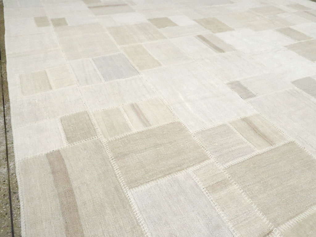Contemporary Turkish Flatweave Large Room Size Carpet, No.30585 - Galerie Shabab