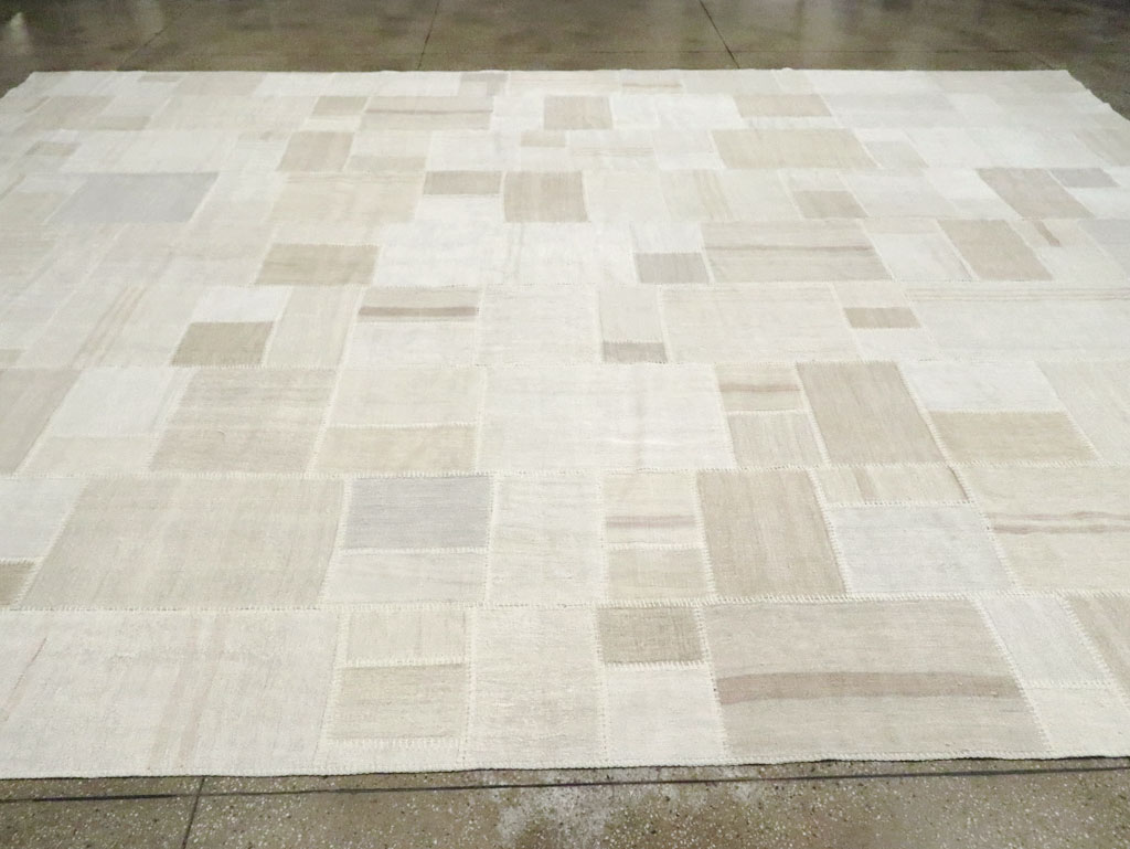 Contemporary Turkish Flatweave Large Room Size Carpet, No.30585 - Galerie Shabab