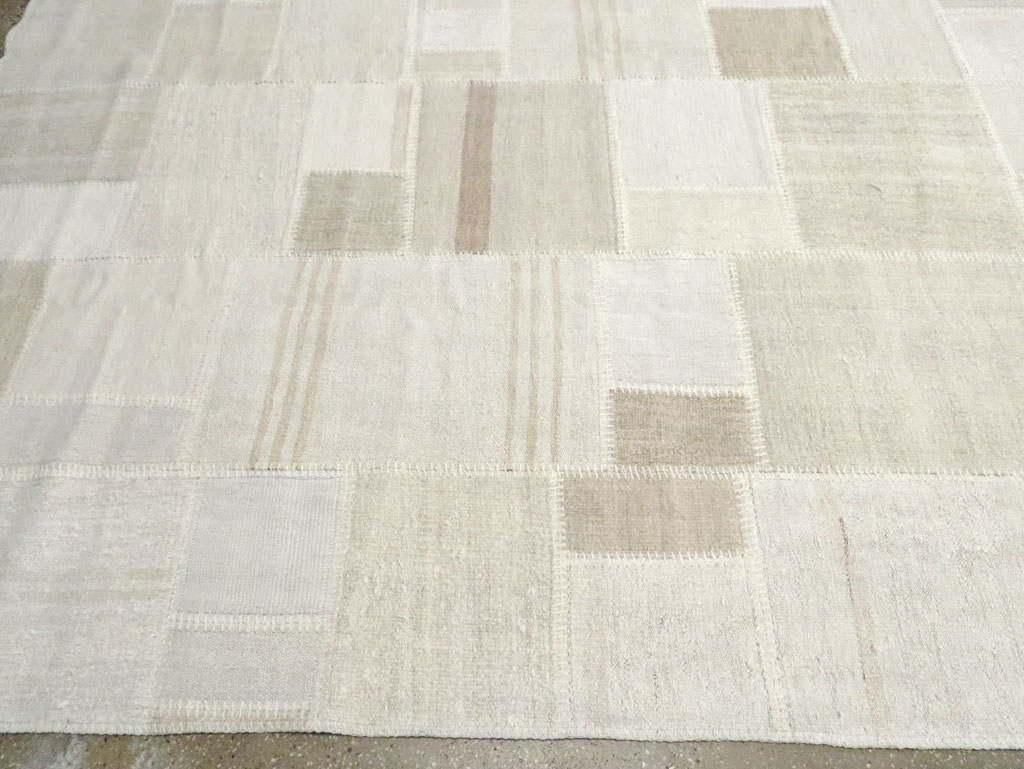 Contemporary Turkish Flatweave Large Room Size Carpet, No.30585 - Galerie Shabab