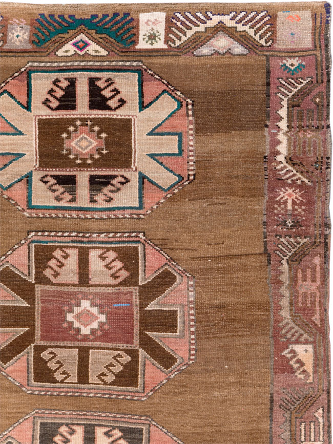 Vintage Turkish Tribal Long Room Size Carpet, No.30592 - Galerie Shabab