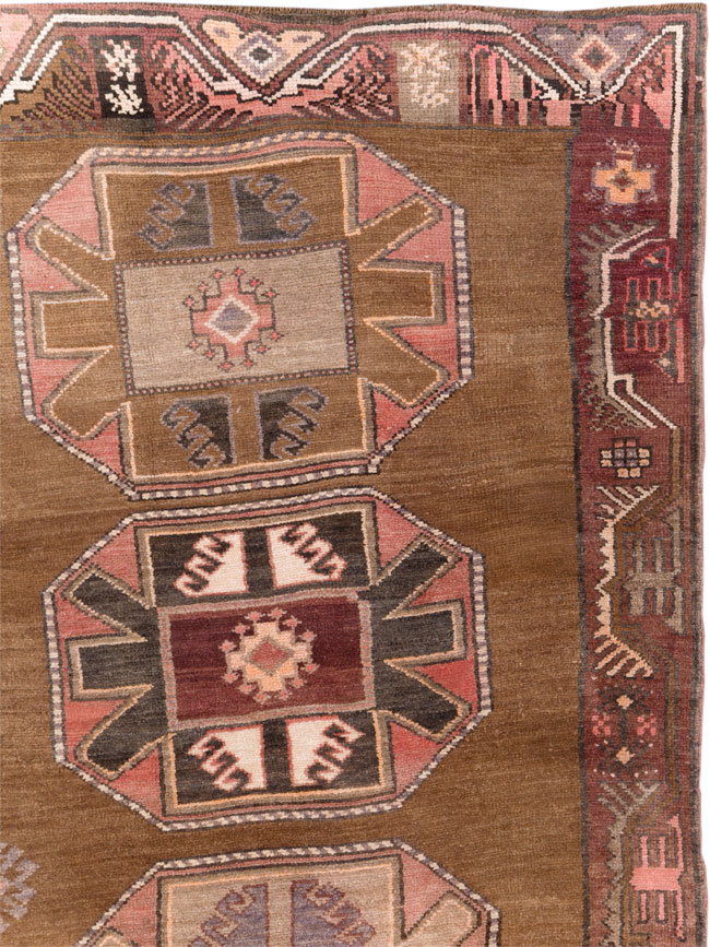 Vintage Turkish Tribal Long Room Size Carpet, No.30592 - Galerie Shabab