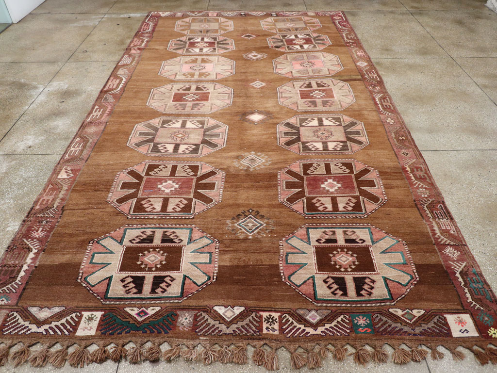Vintage Turkish Tribal Long Room Size Carpet, No.30592 - Galerie Shabab
