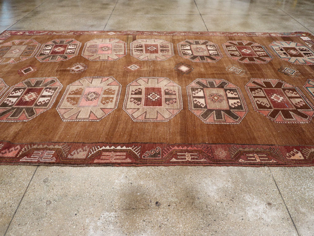 Vintage Turkish Tribal Long Room Size Carpet, No.30592 - Galerie Shabab