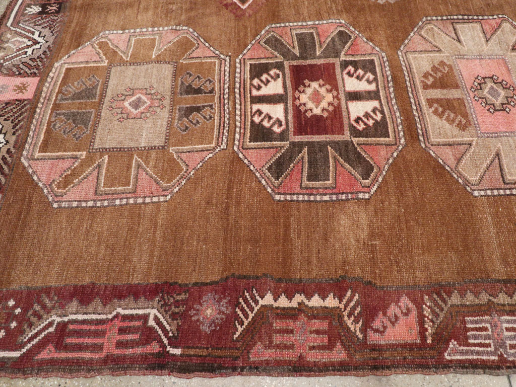 Vintage Turkish Tribal Long Room Size Carpet, No.30592 - Galerie Shabab