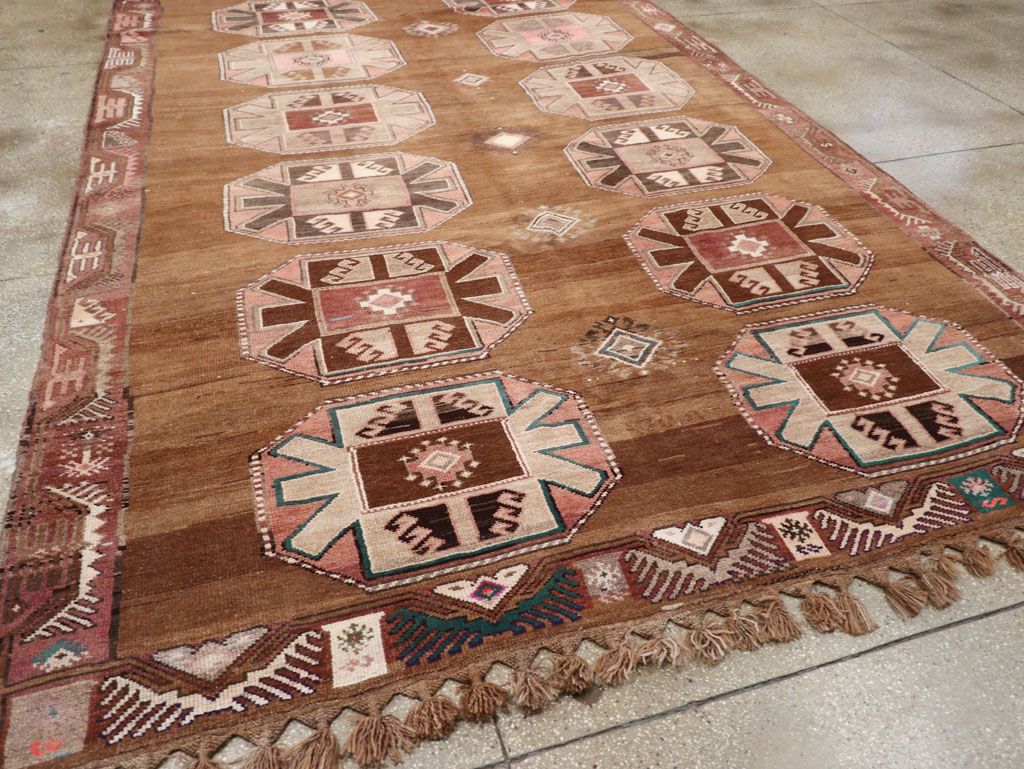 Vintage Turkish Tribal Long Room Size Carpet, No.30592 - Galerie Shabab