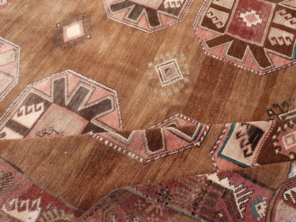 Vintage Turkish Tribal Long Room Size Carpet, No.30592 - Galerie Shabab