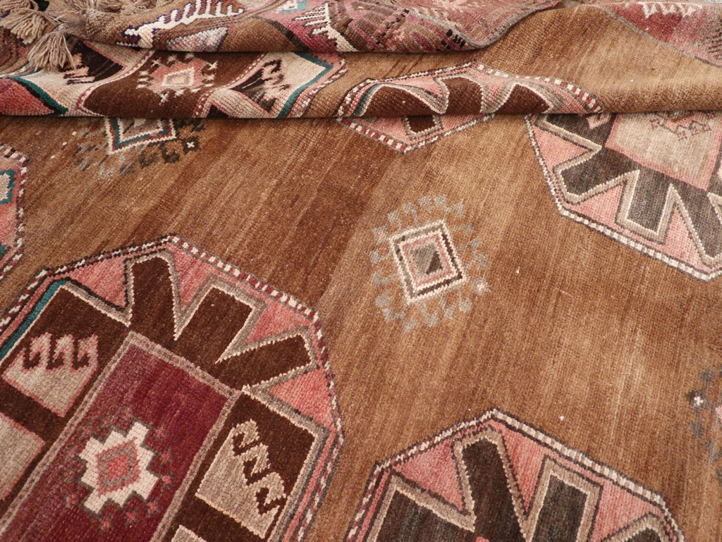 Vintage Turkish Tribal Long Room Size Carpet, No.30592 - Galerie Shabab