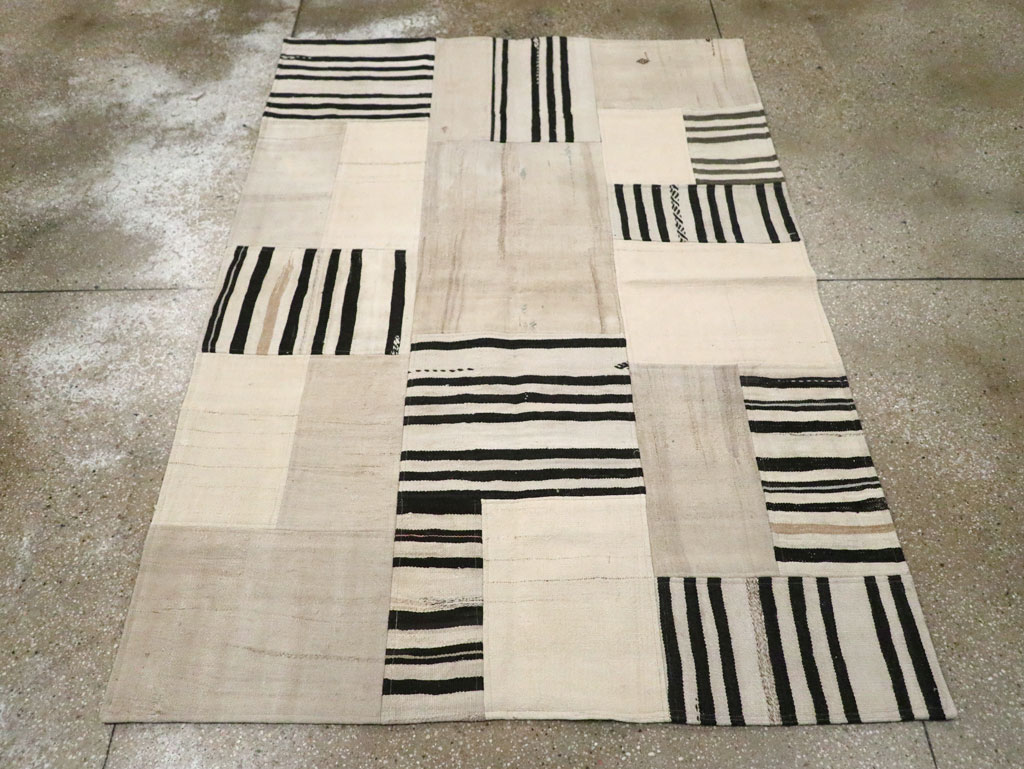 Modern Turkish Flatweave, No.30622 - Galerie Shabab