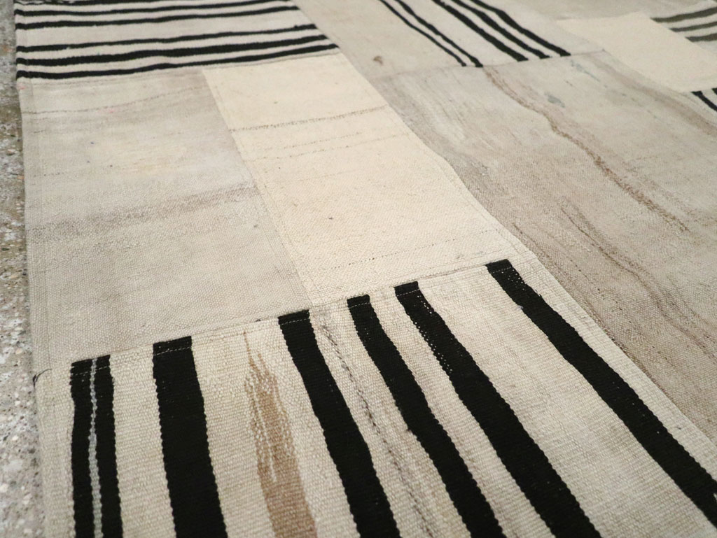 Modern Turkish Flatweave, No.30622 - Galerie Shabab