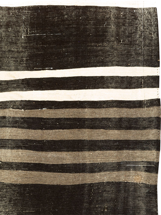 Vintage Turkish Flatweave Kilim Room Size Carpet, No.30625 - Galerie Shabab