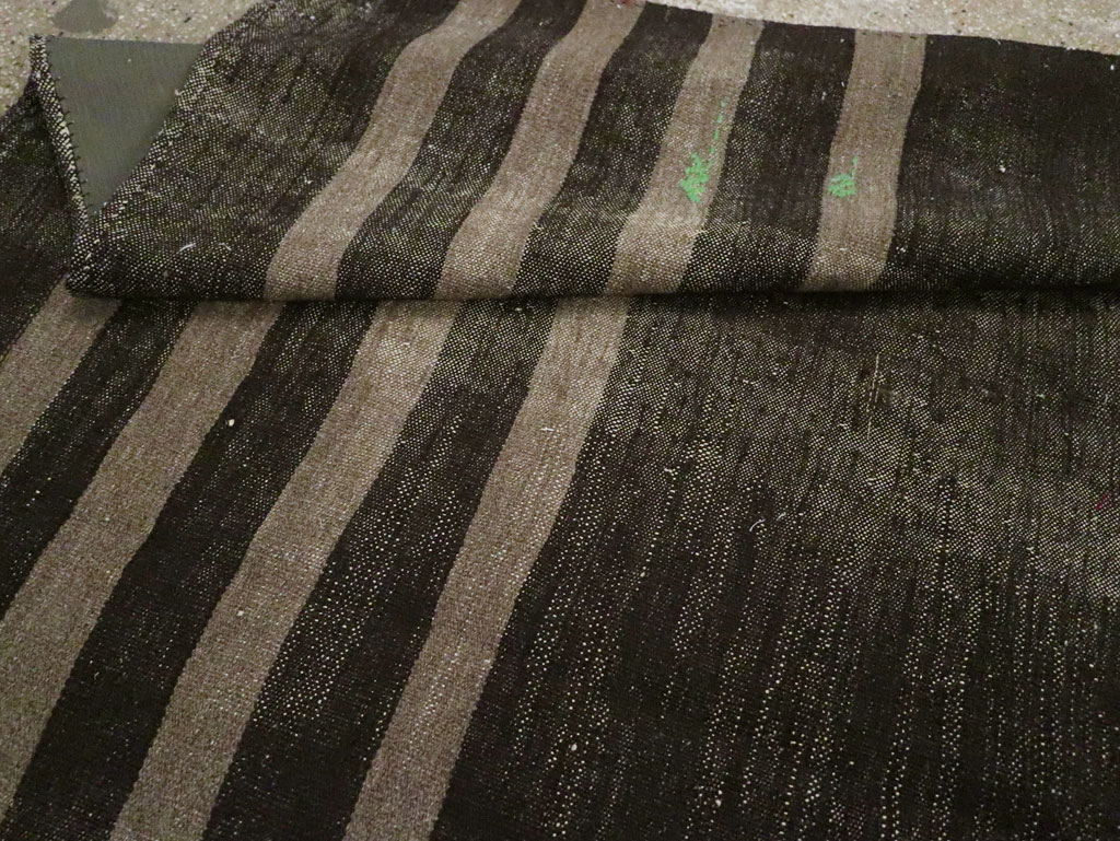 Vintage Turkish Flatweave Kilim Room Size Carpet, No.30625 - Galerie Shabab