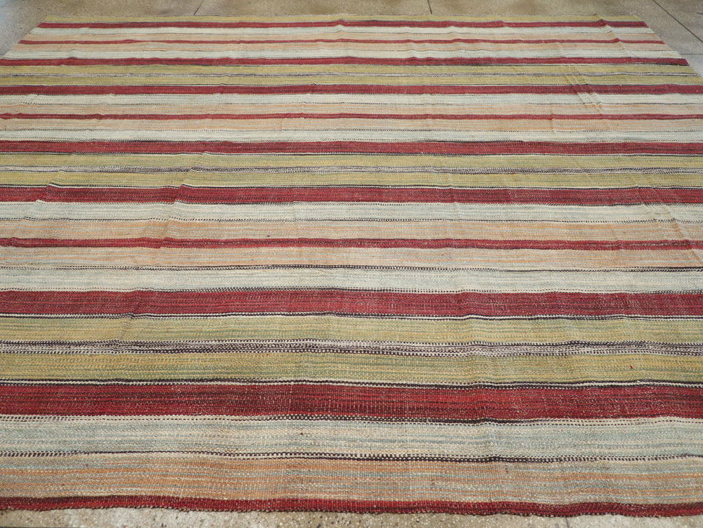 Modern Turkish Flatweave Room Size Carpet, No.30637 - Galerie Shabab