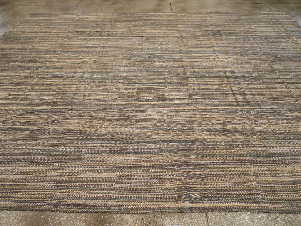 Modern Turkish Flatweave Room Size Carpet, No.30638 - Galerie Shabab