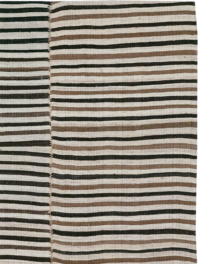 Vintage Persian Flatweave Kilim Room Size Carpet, No.30639 - Galerie Shabab