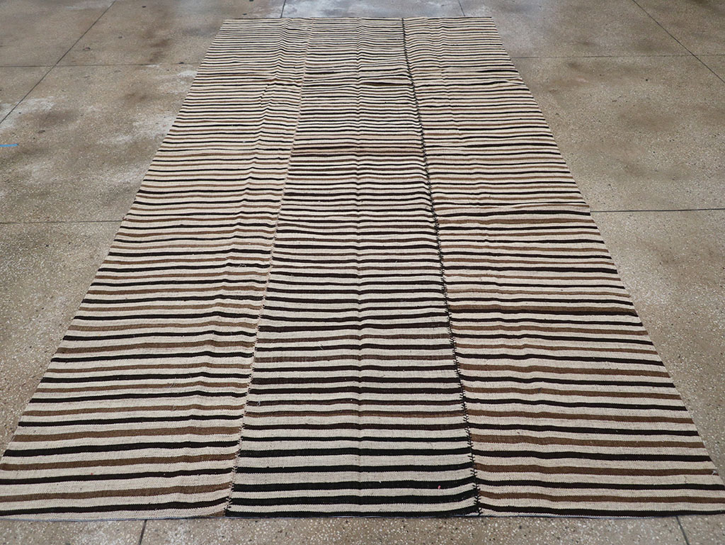 Vintage Persian Flatweave Kilim Room Size Carpet, No.30639 - Galerie Shabab