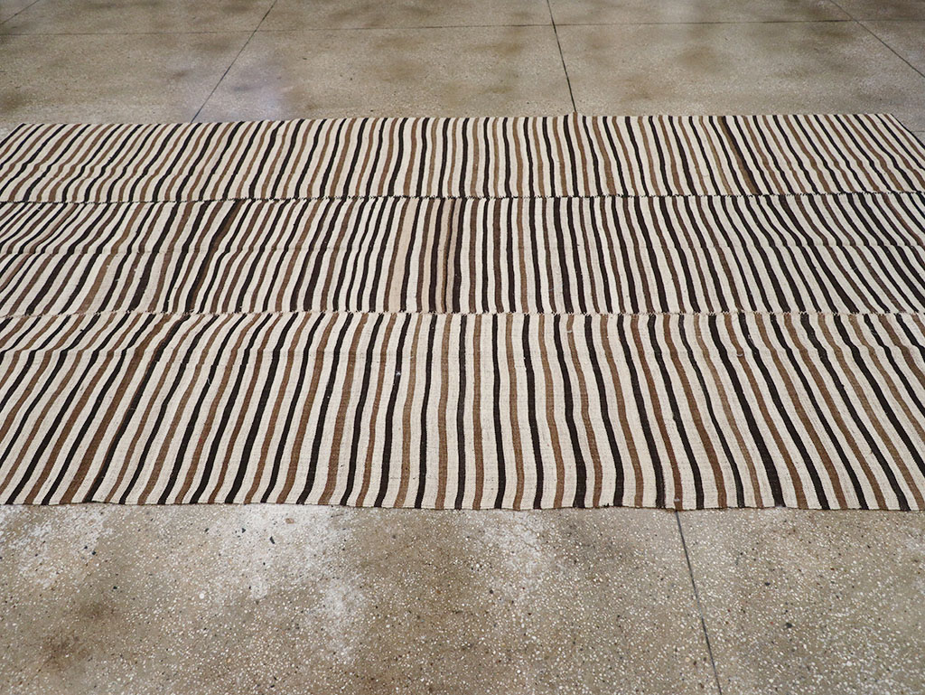 Vintage Persian Flatweave Kilim Room Size Carpet, No.30639 - Galerie Shabab