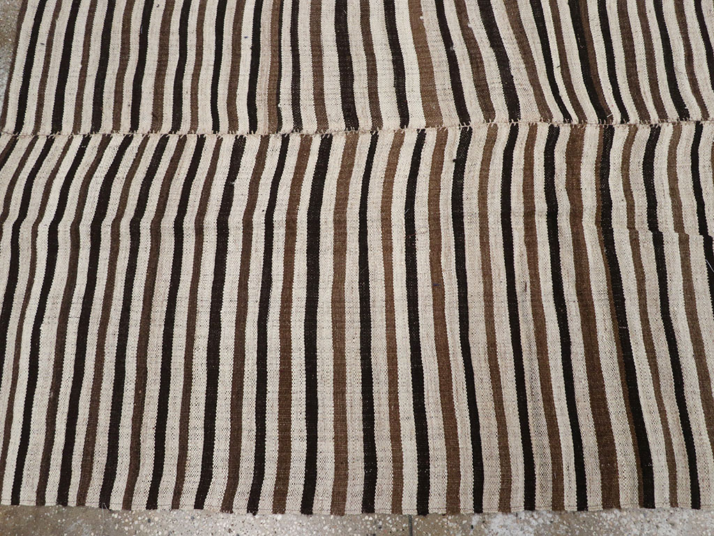 Vintage Persian Flatweave Kilim Room Size Carpet, No.30639 - Galerie Shabab