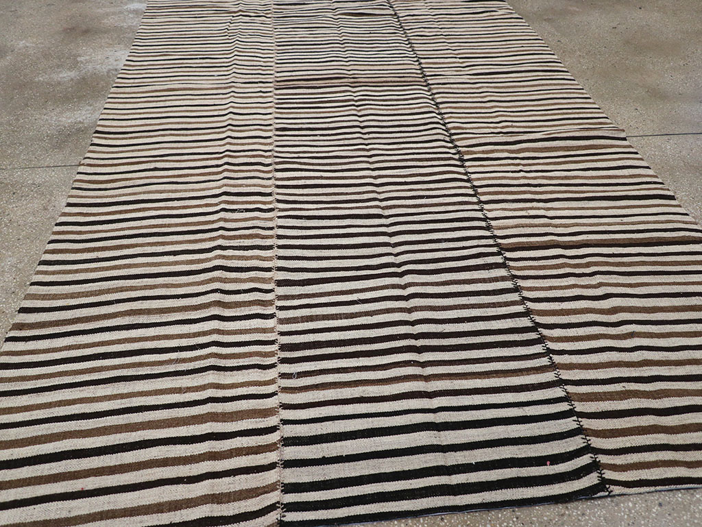 Vintage Persian Flatweave Kilim Room Size Carpet, No.30639 - Galerie Shabab