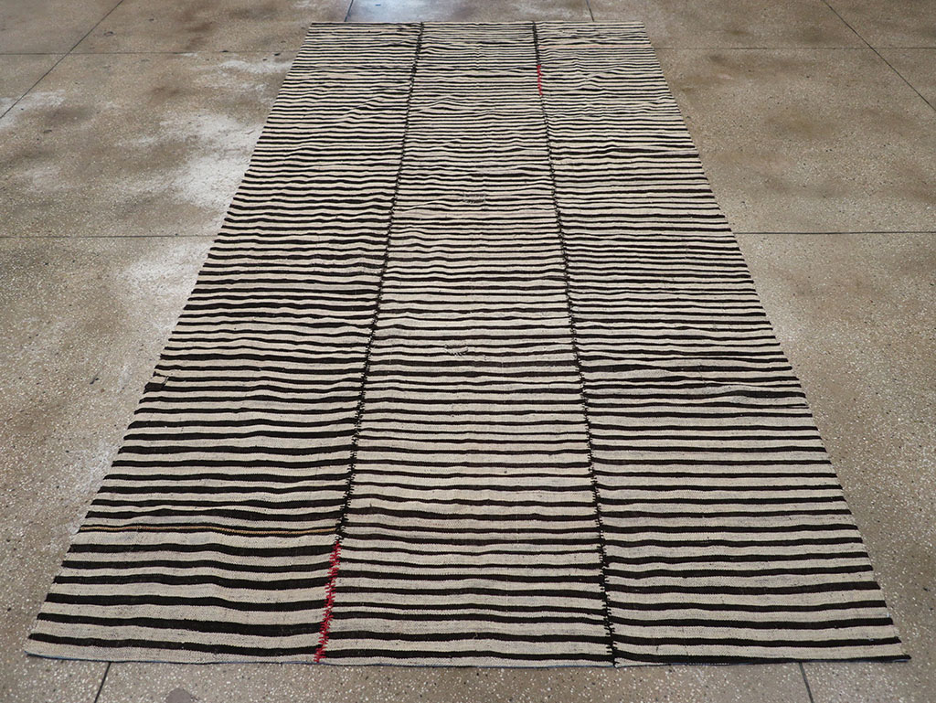 Vintage Persian Flatweave Kilim Gallery Carpet, No.30642 - Galerie Shabab