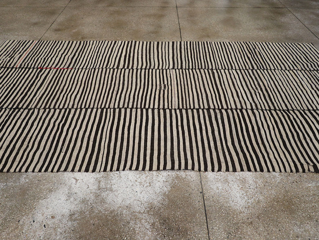 Vintage Persian Flatweave Kilim Gallery Carpet, No.30642 - Galerie Shabab