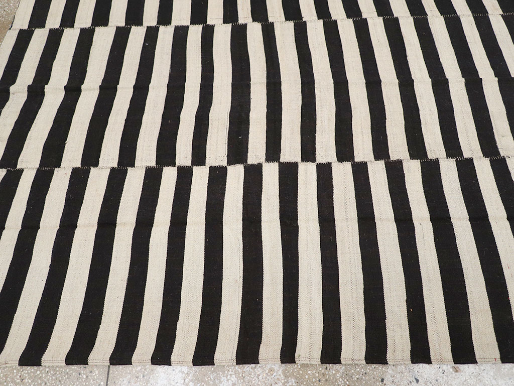 Modern Persian Flatweave Kilim Room Size Carpet, No.30644 - Galerie Shabab