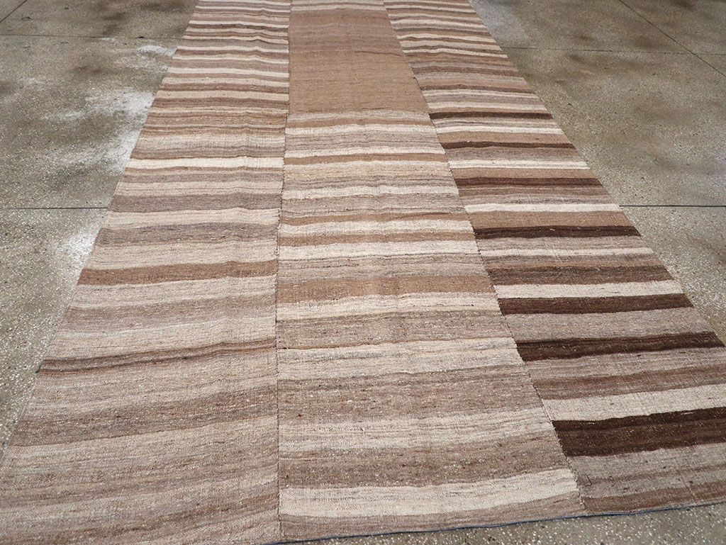 Vintage Turkish Flatweave Kilim Gallery Carpet, No.30653 - Galerie Shabab