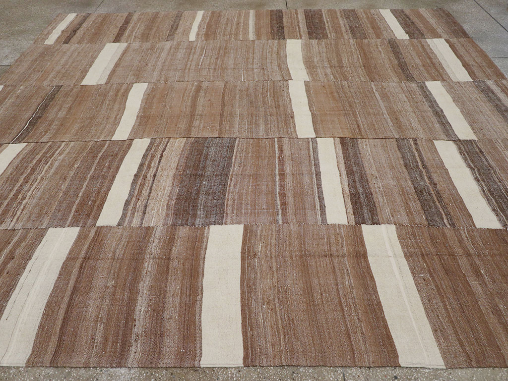 Vintage Turkish Flatweave Kilim Room Size Carpet, No.30654 - Galerie Shabab