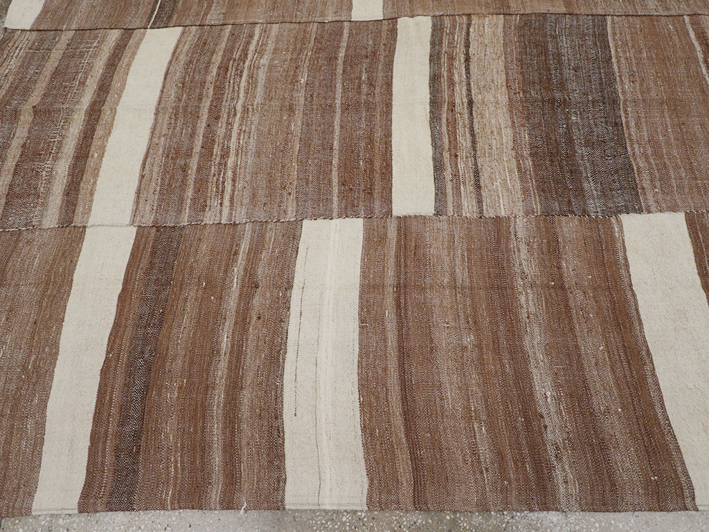 Vintage Turkish Flatweave Kilim Room Size Carpet, No.30654 - Galerie Shabab