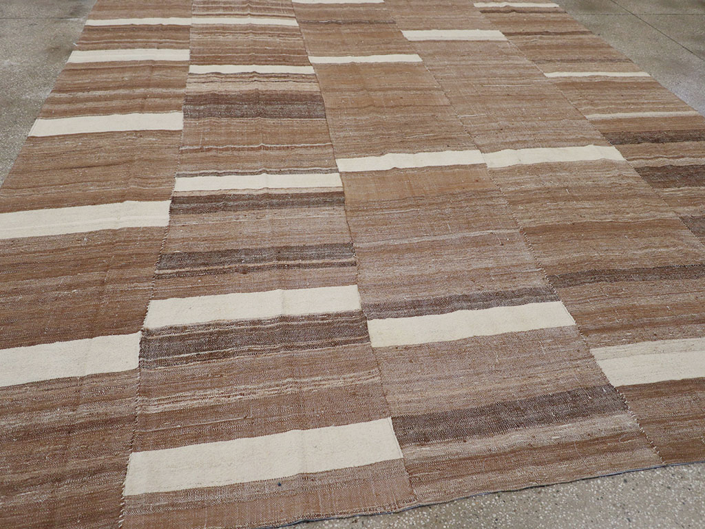 Vintage Turkish Flatweave Kilim Room Size Carpet, No.30654 - Galerie Shabab