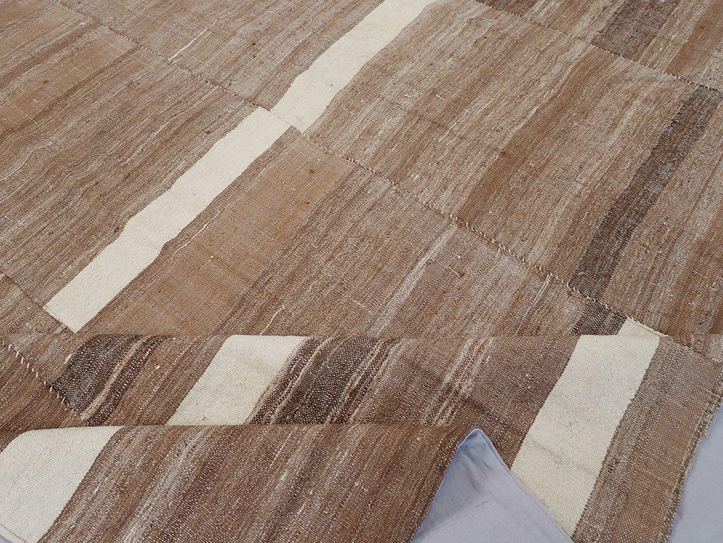 Vintage Turkish Flatweave Kilim Room Size Carpet, No.30654 - Galerie Shabab