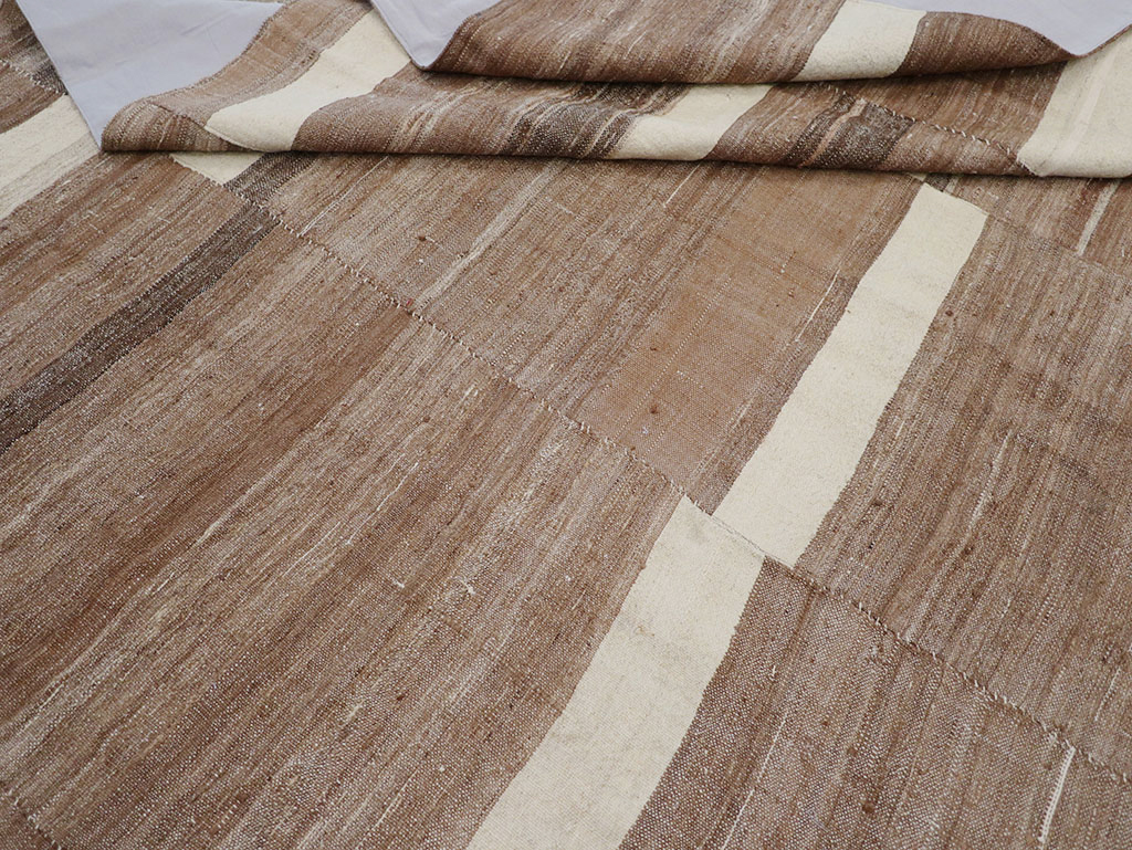 Vintage Turkish Flatweave Kilim Room Size Carpet, No.30654 - Galerie Shabab