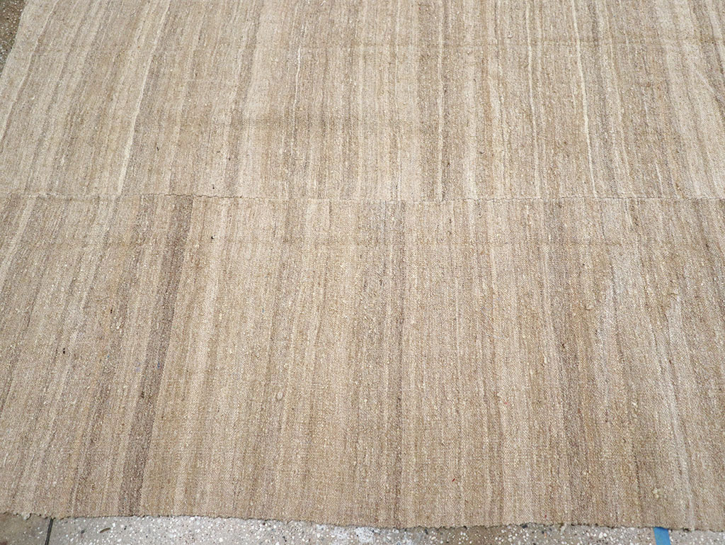 Vintage Turkish Flatweave Kilim Room Size Carpet, No.30660 - Galerie Shabab
