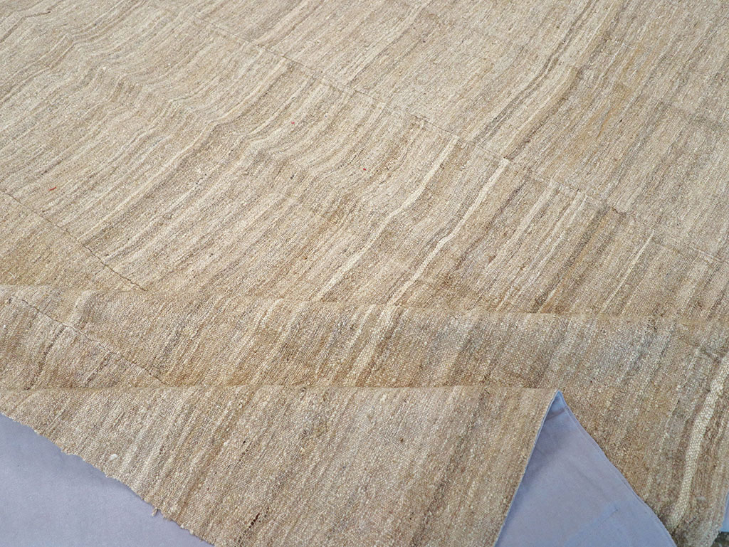 Vintage Turkish Flatweave Kilim Room Size Carpet, No.30660 - Galerie Shabab