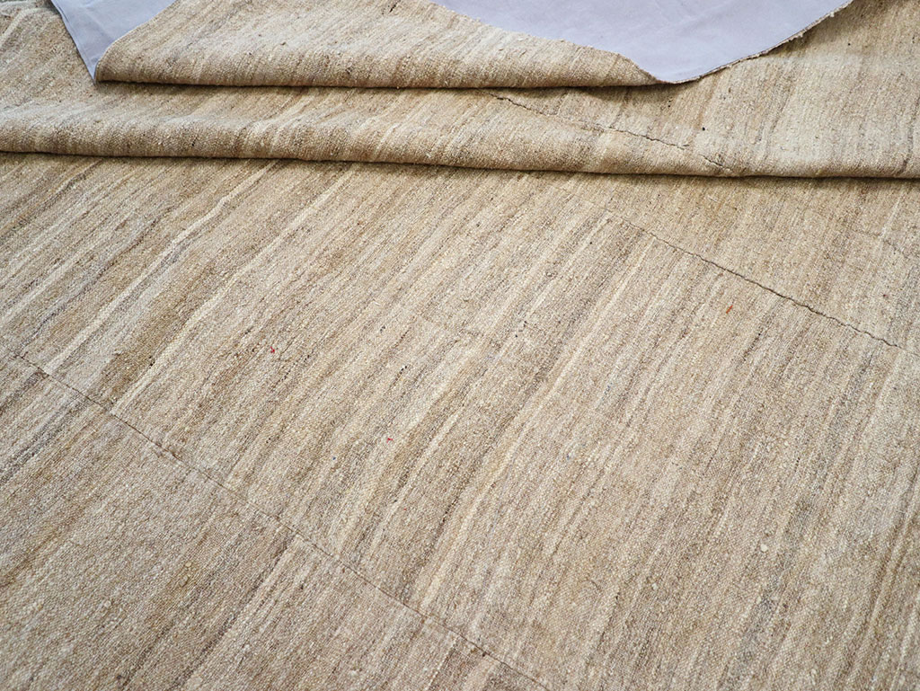 Vintage Turkish Flatweave Kilim Room Size Carpet, No.30660 - Galerie Shabab