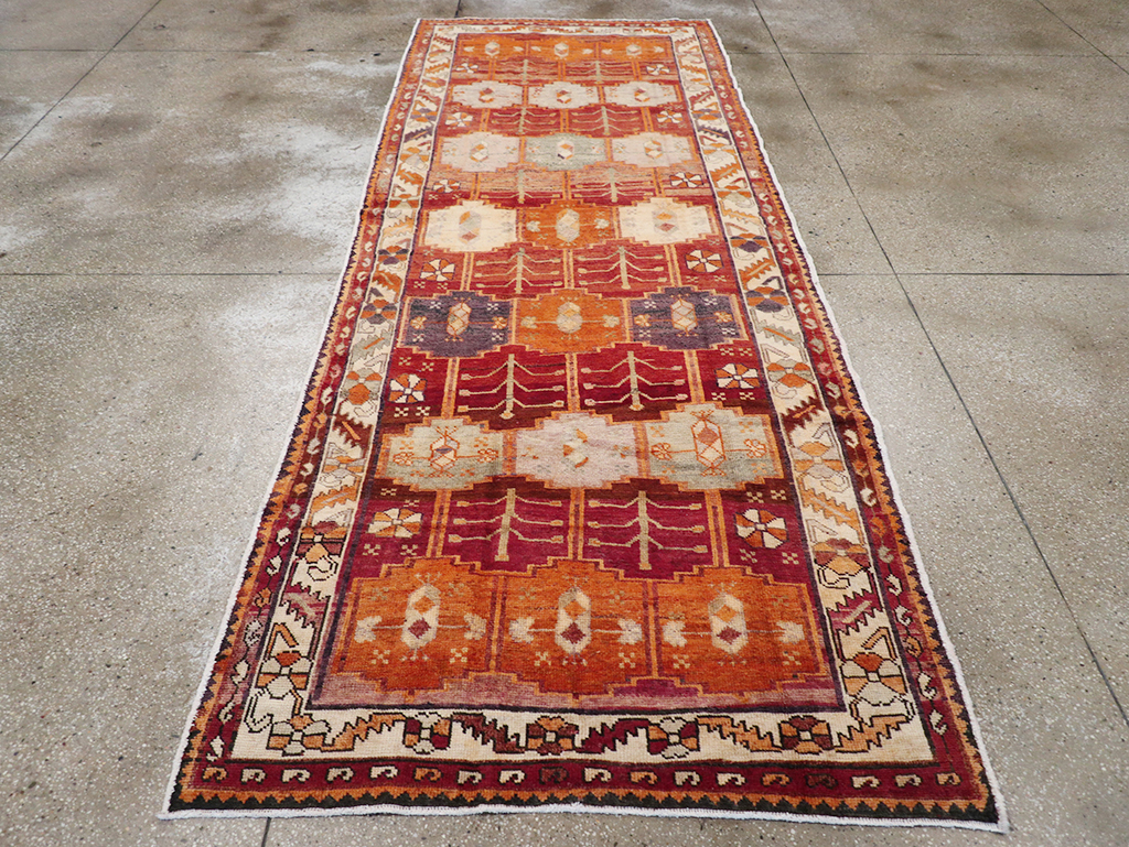 Vintage Persian Lori Gallery Rug, No.30664 - Galerie Shabab