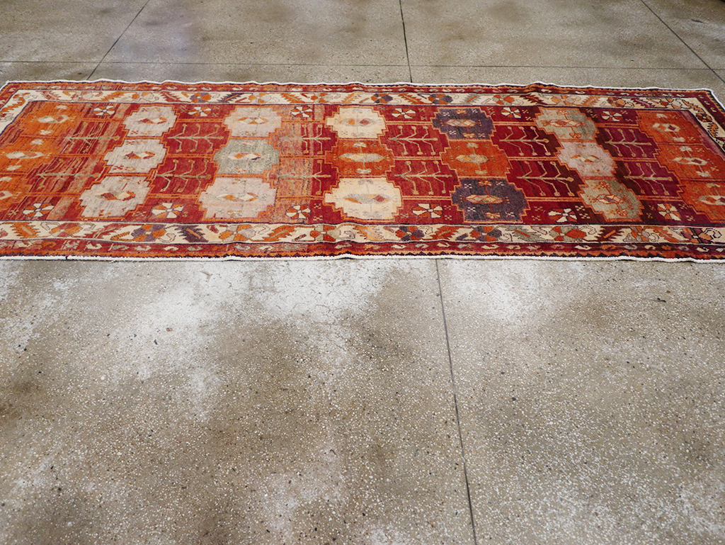 Vintage Persian Lori Gallery Rug, No.30664 - Galerie Shabab