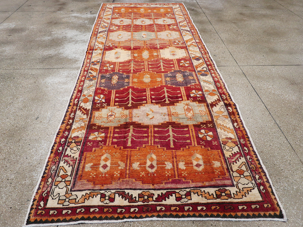 Vintage Persian Lori Gallery Rug, No.30664 - Galerie Shabab