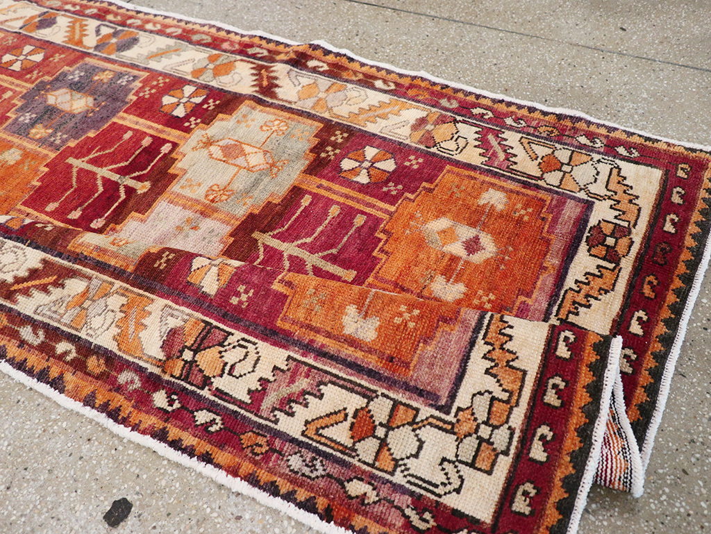 Vintage Persian Lori Gallery Rug, No.30664 - Galerie Shabab