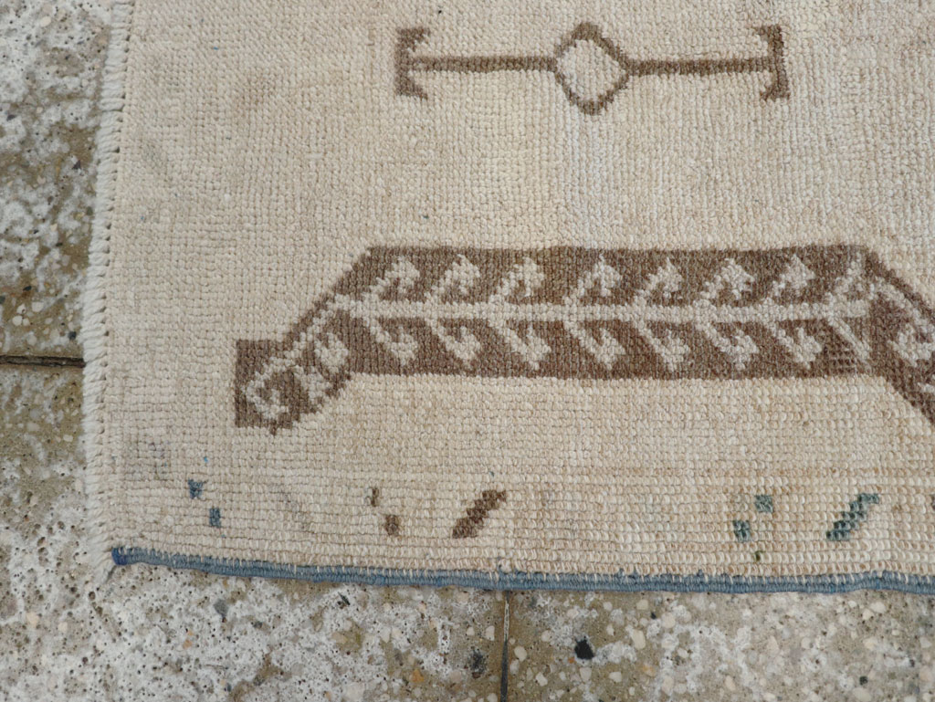 Vintage Turkish Anatolian Throw Rug, No.30674 - Galerie Shabab