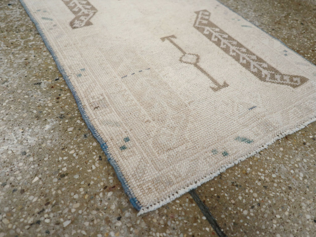 Vintage Turkish Anatolian Throw Rug, No.30674 - Galerie Shabab