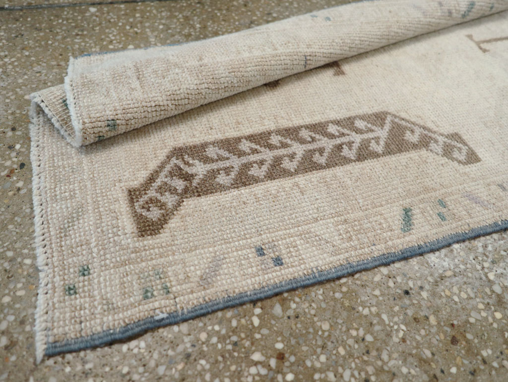Vintage Turkish Anatolian Throw Rug, No.30674 - Galerie Shabab