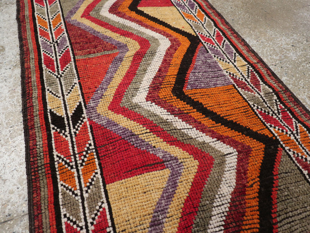 Vintage Turkish Anatolian Runner, No.30699 - Galerie Shabab
